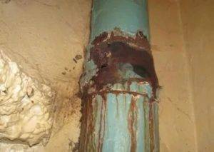 Что делать, если в квартире прорвало водопроводный стояк или трубу отопления. кто виноват в случившемся