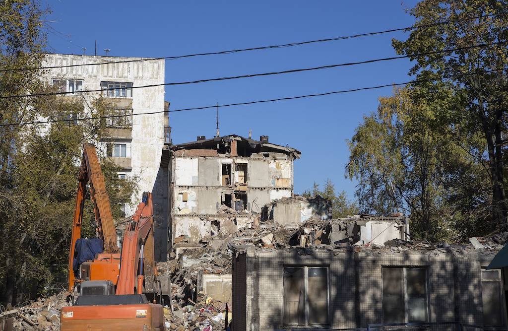 В россии предложили по всей стране сносить любые дома ради реновации — секрет фирмы